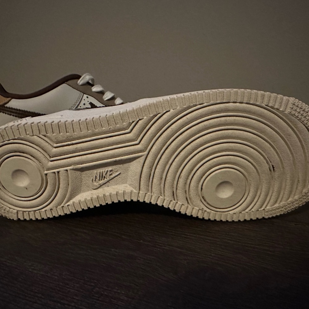 NIKE AIR FORCE 1 CACAO WOW SAIL KHAKI SNEAKERS; SIZE Youth 7 (women 8.5) - Picture 13 of 16